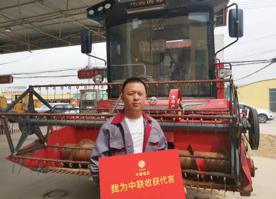 有三臺挖掘機(jī)的董老板為何轉(zhuǎn)型開收割機(jī)？收的都是現(xiàn)錢！(圖1)