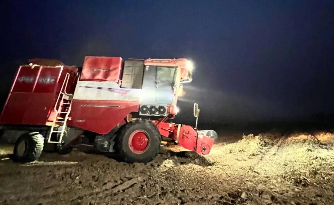 河南開封張師傅:中聯(lián)收獲品質(zhì)值得信賴 3.jpg